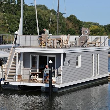Hausboot Liliput Hotel Щралзунд Екстериор снимка
