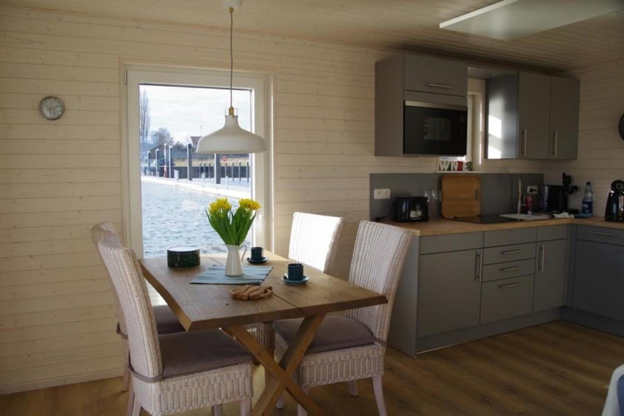 Hausboot Liliput Hotel Щралзунд Екстериор снимка