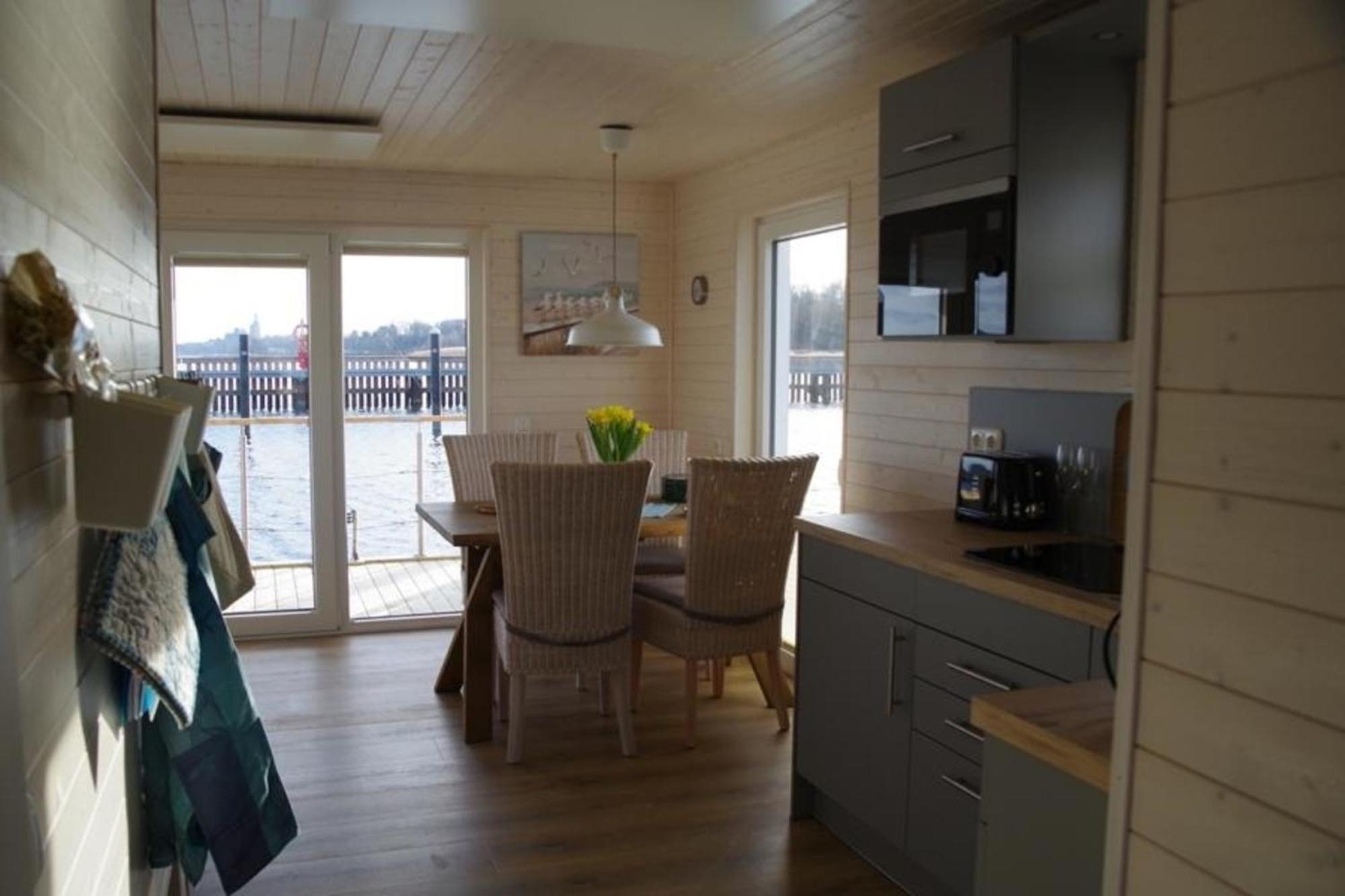 Hausboot Liliput Hotel Щралзунд Екстериор снимка