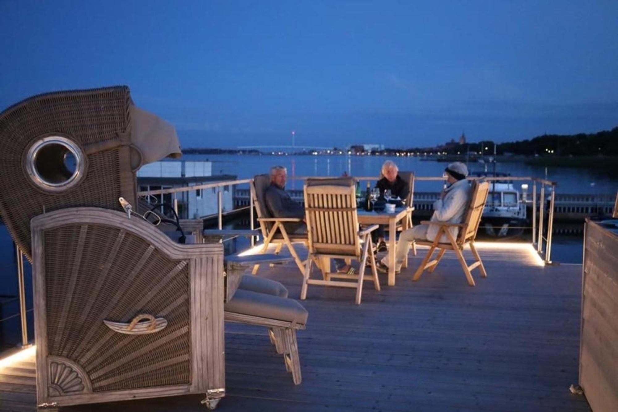 Hausboot Liliput Hotel Щралзунд Екстериор снимка