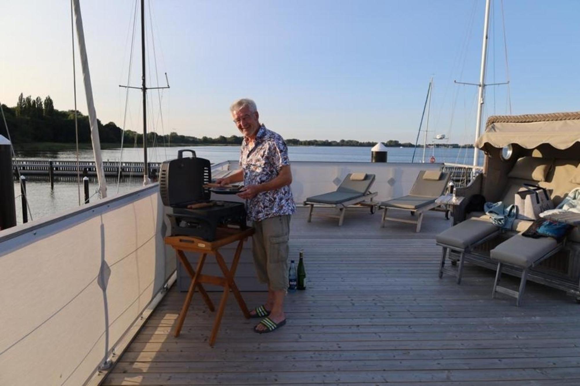 Hausboot Liliput Hotel Щралзунд Екстериор снимка