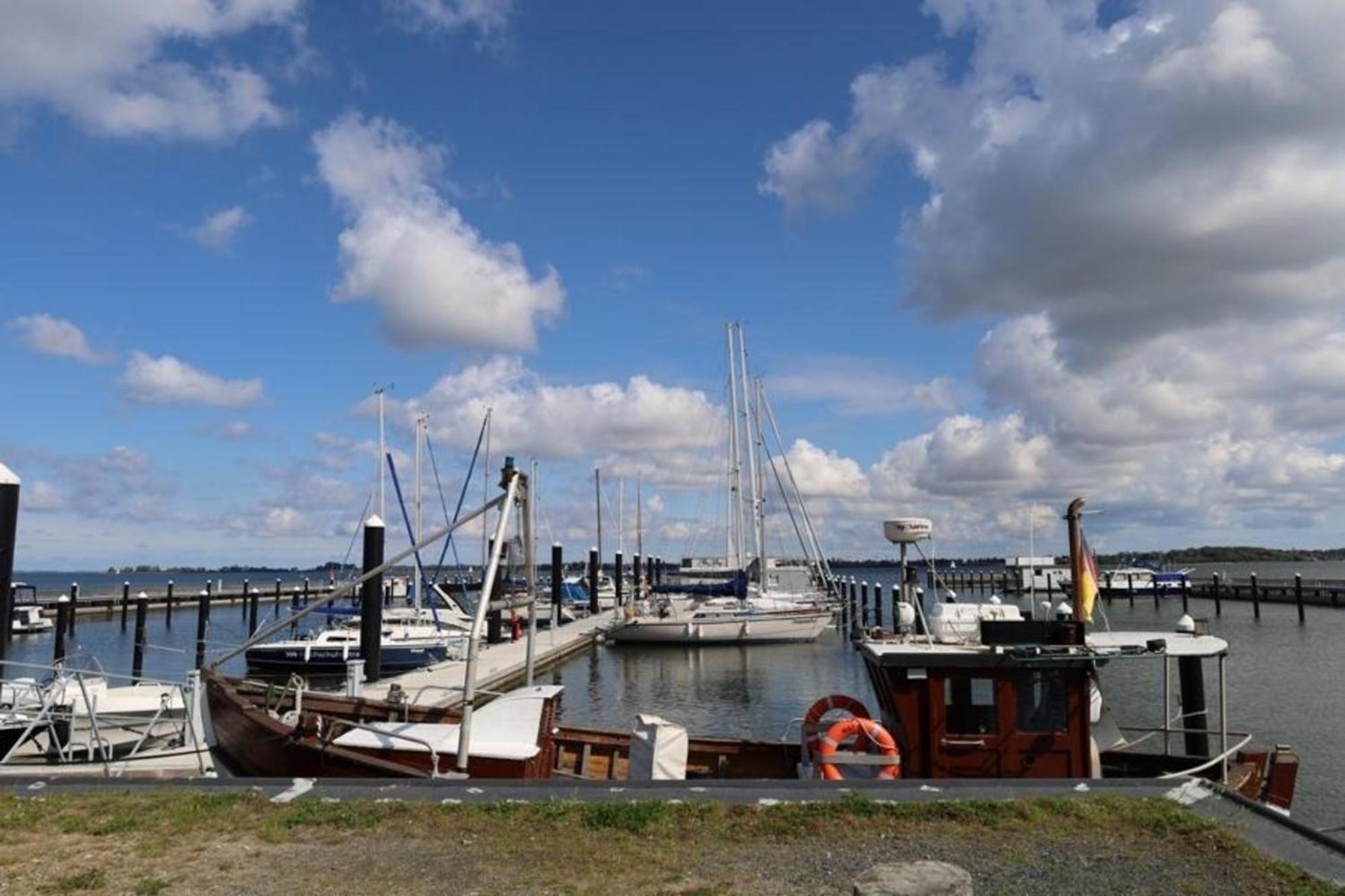 Hausboot Liliput Hotel Щралзунд Екстериор снимка